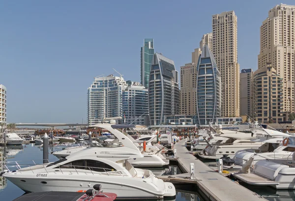 DUBAI, Emiratos Árabes Unidos - 11 de mayo de 2016: Dubai Marina district —  Fotos de Stock