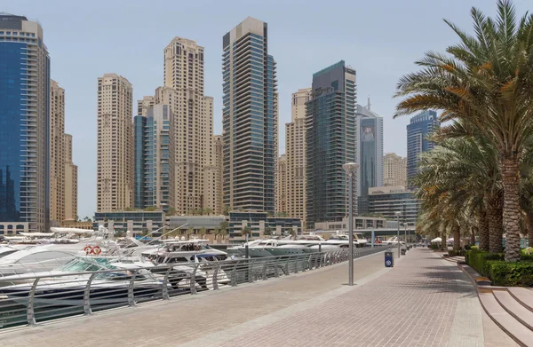 Dubai, Förenade Arabemiraten - 11 maj 2016: gångpassage — Stockfoto