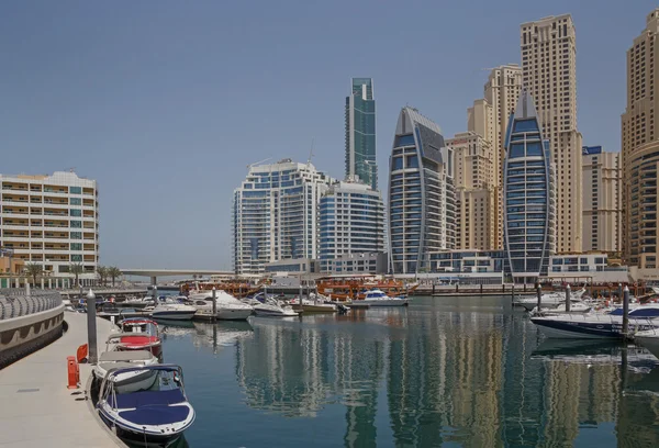 Dubai, Egyesült Arab Emírségek - 2016. május 12.: Dubai Marina yacht club — Stock Fotó