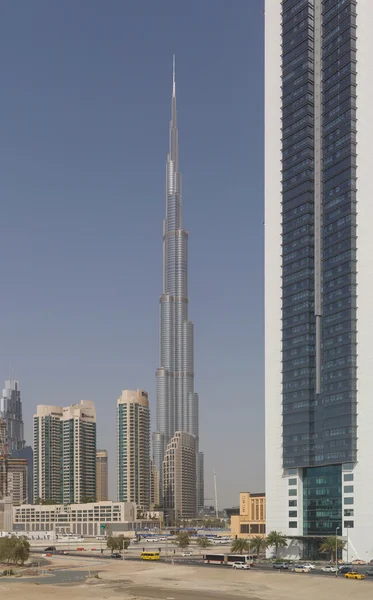 DUBAI, Emirados Árabes Unidos - 11 de maio de 2016: Burj Khalifa no centro da cidade — Fotografia de Stock
