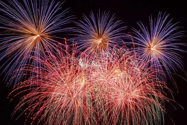 Vista Los Brillantes Fuegos Artificiales Navideños Cielo Nocturno —  Fotos de Stock