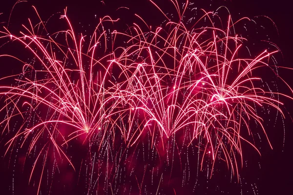 Vista Sui Fuochi Artificio Delle Vacanze Rosse Nel Cielo Notturno — Foto Stock