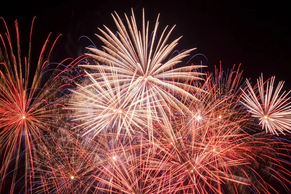 Astratto Sfondo Vacanza Sacco Fuochi Artificio Multicolore Nel Cielo Notturno — Foto Stock