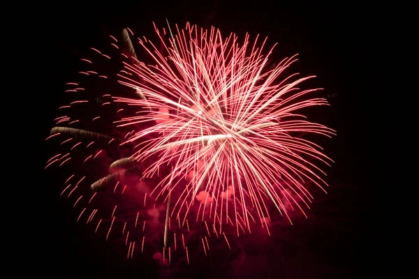 Blick Auf Rotes Feuerwerk Nachthimmel — Stockfoto