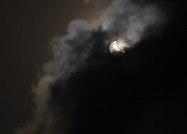 Gedeeltelijke zonsverduistering — Stockfoto