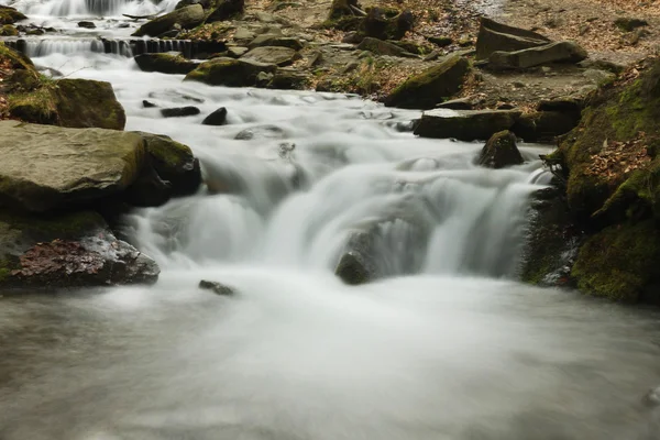 河上的瀑布 — 图库照片