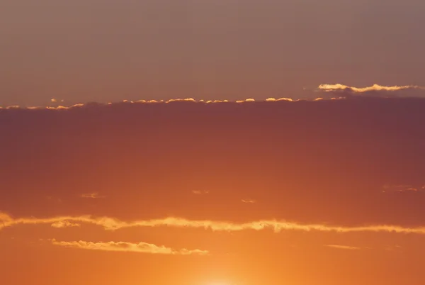 Wolken am Himmel bei Sonnenaufgang — Stockfoto