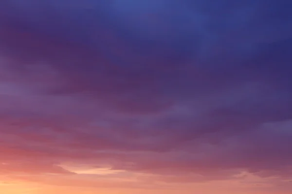 美しい曇り夕焼け空 — ストック写真