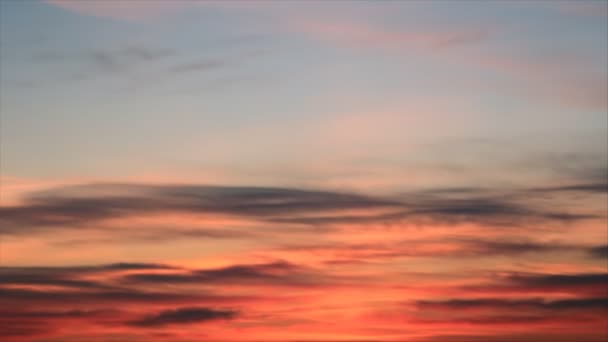 Nuages Couleur Orange Sur Skyline Dans Ciel Crépusculaire — Video