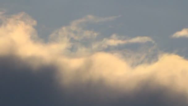 Nuages sombres dans le ciel — Video