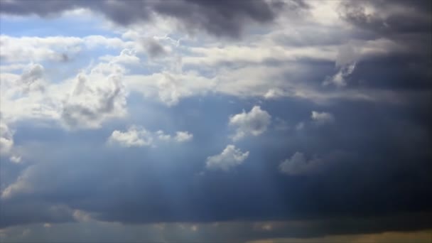 Nubes en el viento — Vídeo de stock
