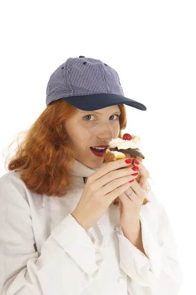 Fêmea padeiro chef com pastelaria — Fotografia de Stock