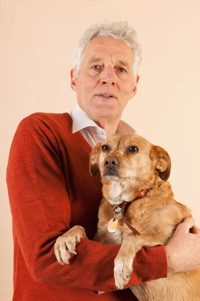 Senior man met hond — Stockfoto