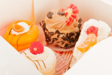 Ürün yelpazesine pasta kutusunda