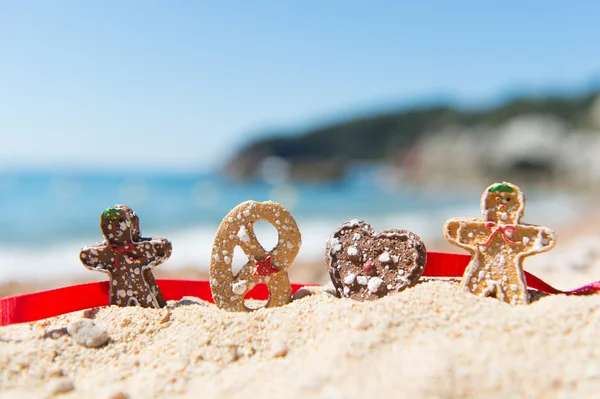 Christmas cookies på stranden — Stockfoto