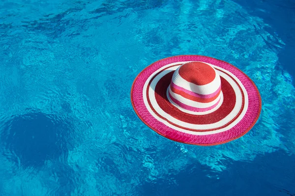 Růžový letní klobouk — Stock fotografie