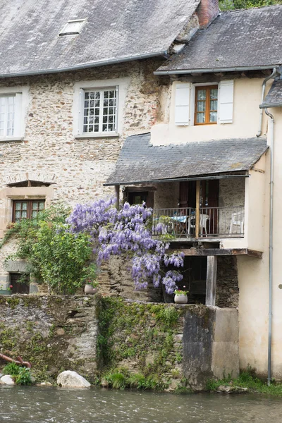 Halva timrade hus i Segur-le-Chateau — Stockfoto