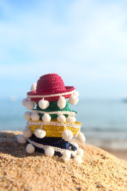 Renkli hasır sombreros Beach