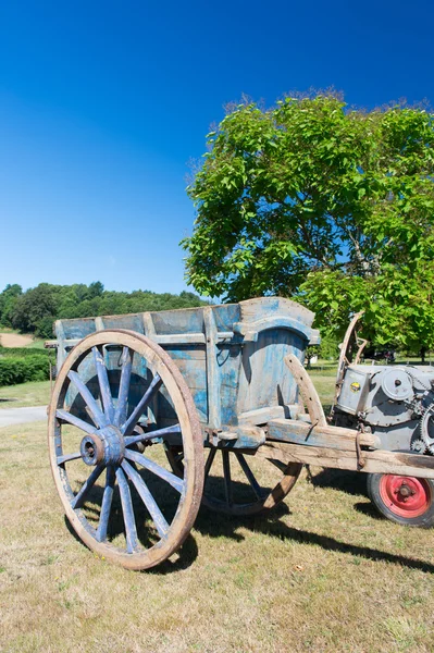 古老的法国农民拖车 — 图库照片