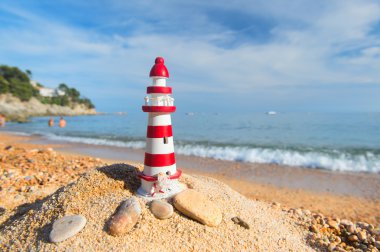 Sahildeki deniz feneri.