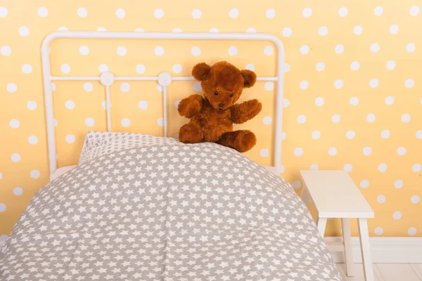 Bedroom Teddy Bear Sitting Bed — Stock Photo, Image