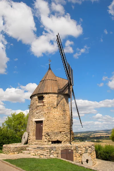 古い改装された風車フランスのAudeのCastelnaudary — ストック写真