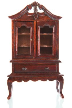 Kraliçe Ann tarzı mobilya vitrini beyaz arkaplan üzerinde izole