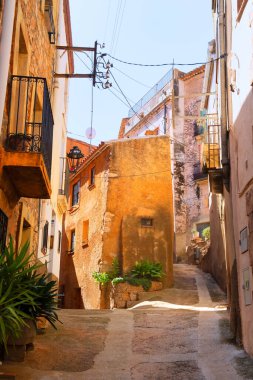 İspanya 'nın dağlarındaki tarihi köy Pratdip