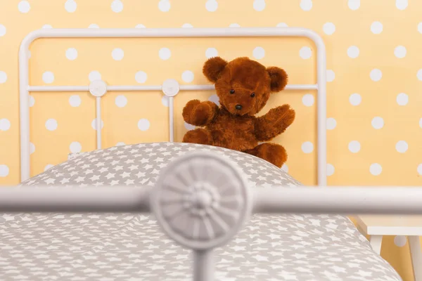 Bedroom Teddy Bear Sitting Bed — Stock Photo, Image