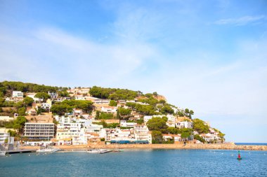 Doğu İspanya 'da yelkenli yatlar ve diğer eğlence tekneleri için liman