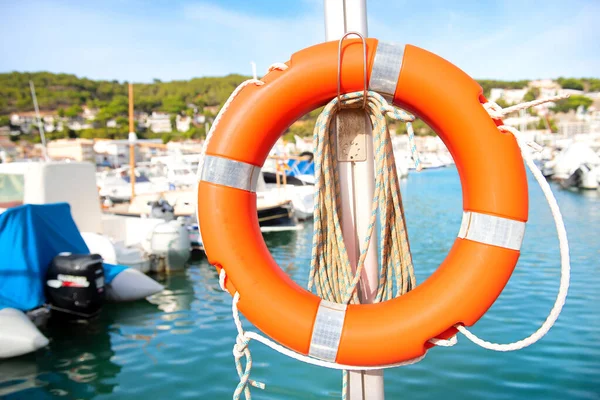 Hafen Für Segelyachten Und Andere Sportboote Mit Rettungsring — Stockfoto