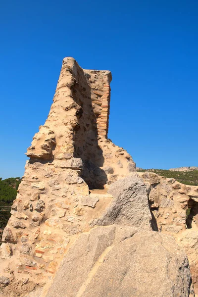 西班牙加泰罗尼亚Pratdip村景观中的废墟塔 — 图库照片