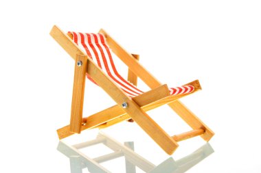 Katlanabilir plaj sandalyesi beyaz arkaplan üzerinde izole