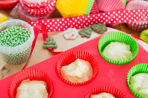 Baking Christmas cupcakes — Stock Photo, Image
