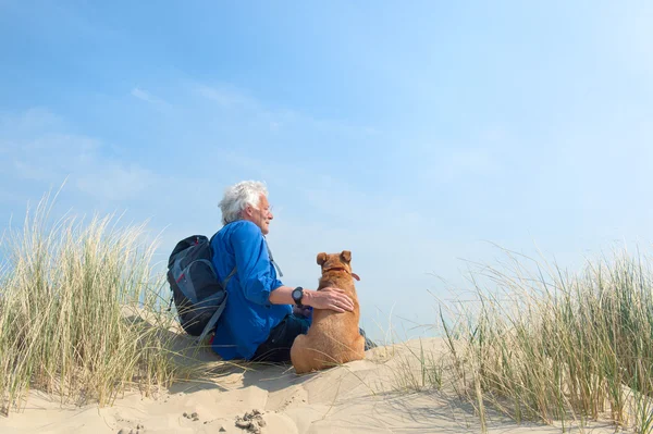 Man met hond — Stockfoto