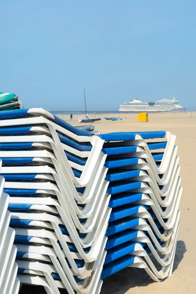 Cadeiras de praia em holandês IJmuiden — Fotografia de Stock