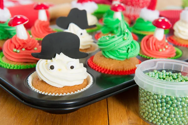 Hornear cupcakes de Navidad —  Fotos de Stock