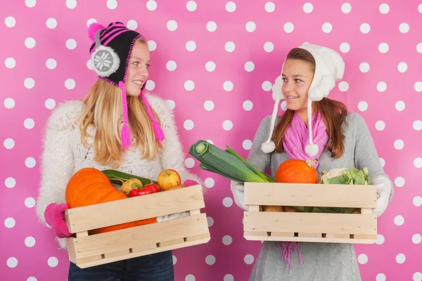 Teen girls with vegetables in winter — Stock Photo, Image