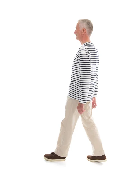 Senior Mann zu Fuß isoliert über weißen Hintergrund — Stockfoto