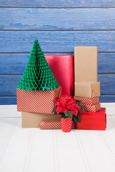 Regalos rojos para Navidad — Foto de Stock