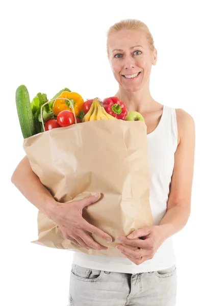 Kvinna med friska grönsaker och frukt — Stockfoto