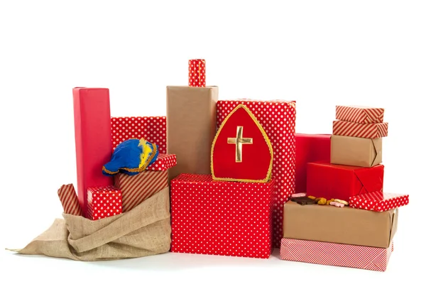 Rote Geschenke für holländischen Sinterklaas — Stockfoto