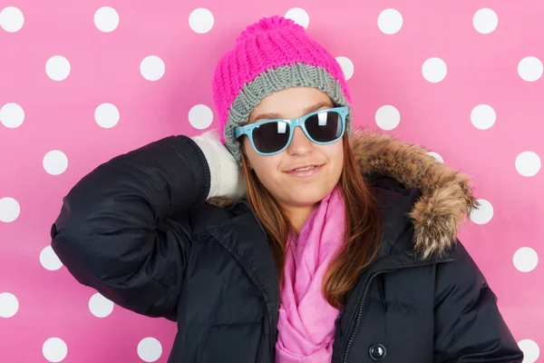 Retrato adolescente chica en invierno —  Fotos de Stock