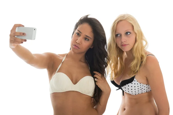 Girl friends at the beach making selfie — Stock Photo, Image
