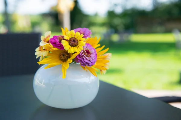 Florero flores —  Fotos de Stock