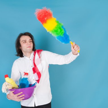 temizlik ekipmanları ile adam