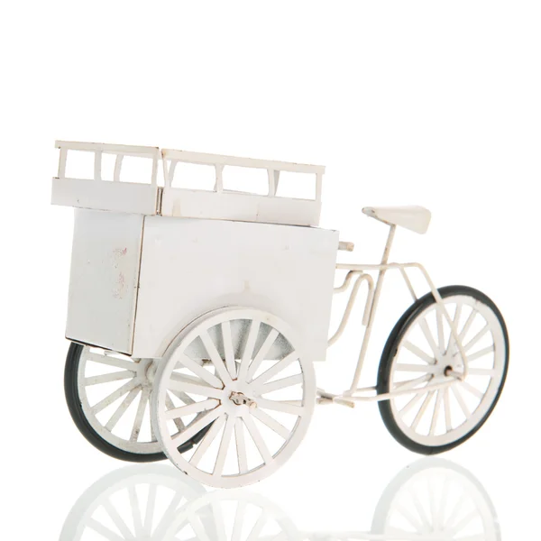 Bicicleta de transporte branco — Fotografia de Stock