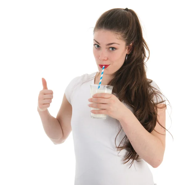 Młoda kobieta pijąca mleko — Zdjęcie stockowe