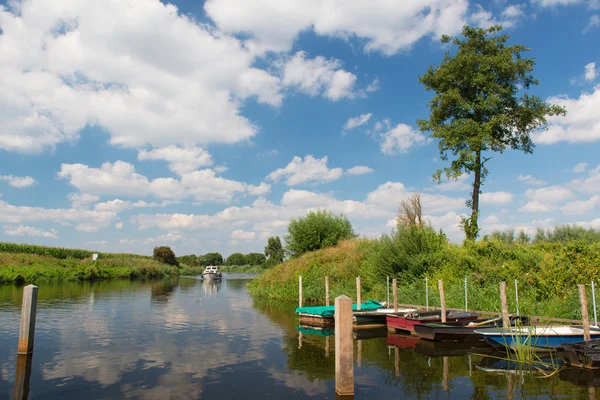 Nederlandse rivier in landschap — Stockfoto