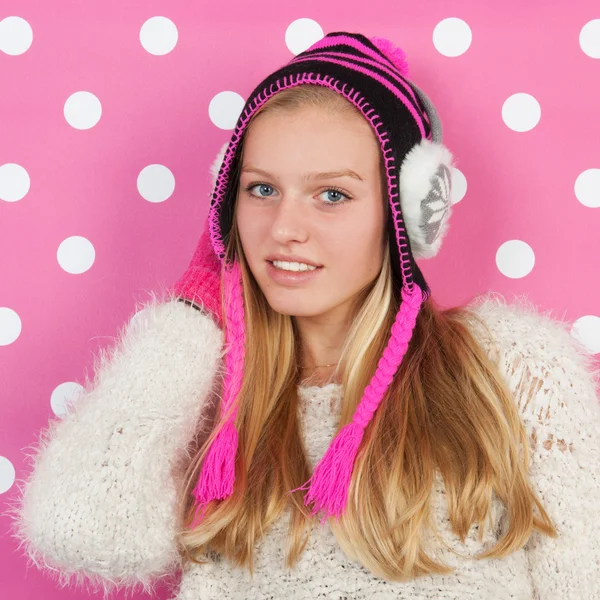 De tiener meisje portret in de winter — Stockfoto